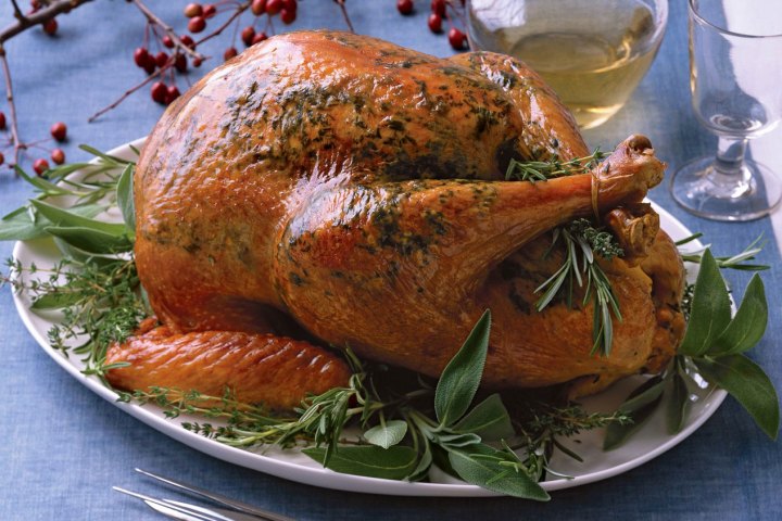 can you make a whole turkey in slow cooker cook