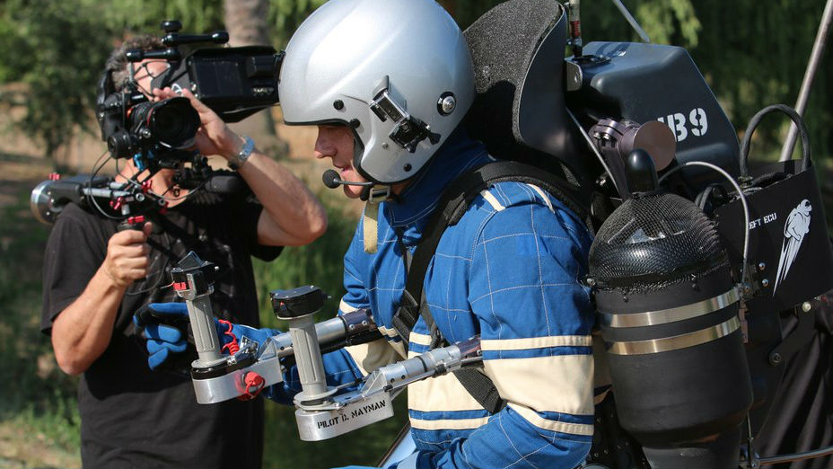 JB-9 jetpack makes spectacular debut flying around Statue of Liberty