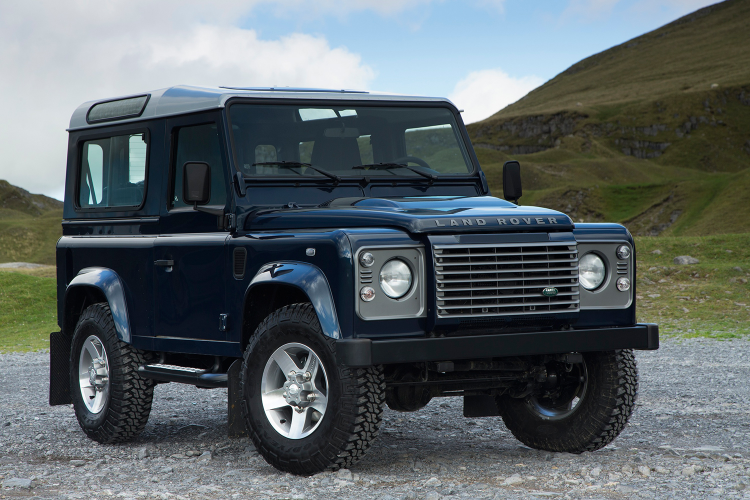 11 cars that will go extinct in 2016 land rover defender 17