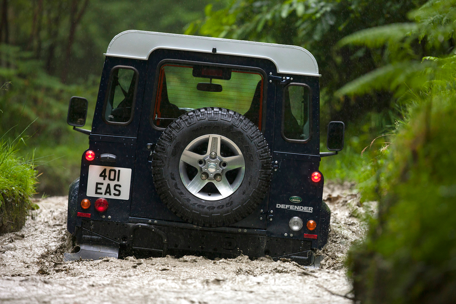 11 cars that will go extinct in 2016 land rover defender 8