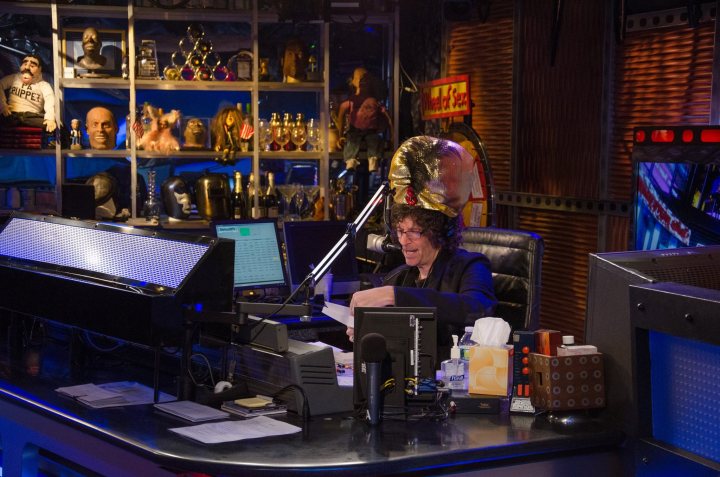 howard stern inks new deal with siriusxm