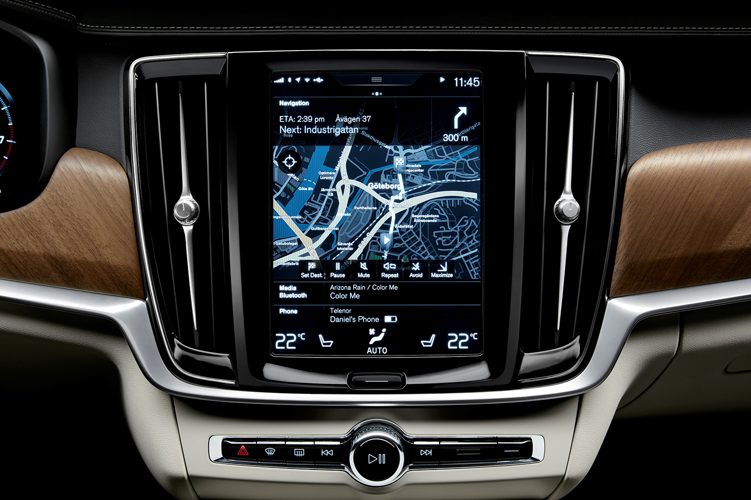 dt cars top stories of 2015 170102 interior centre display and air blades volvo s90
