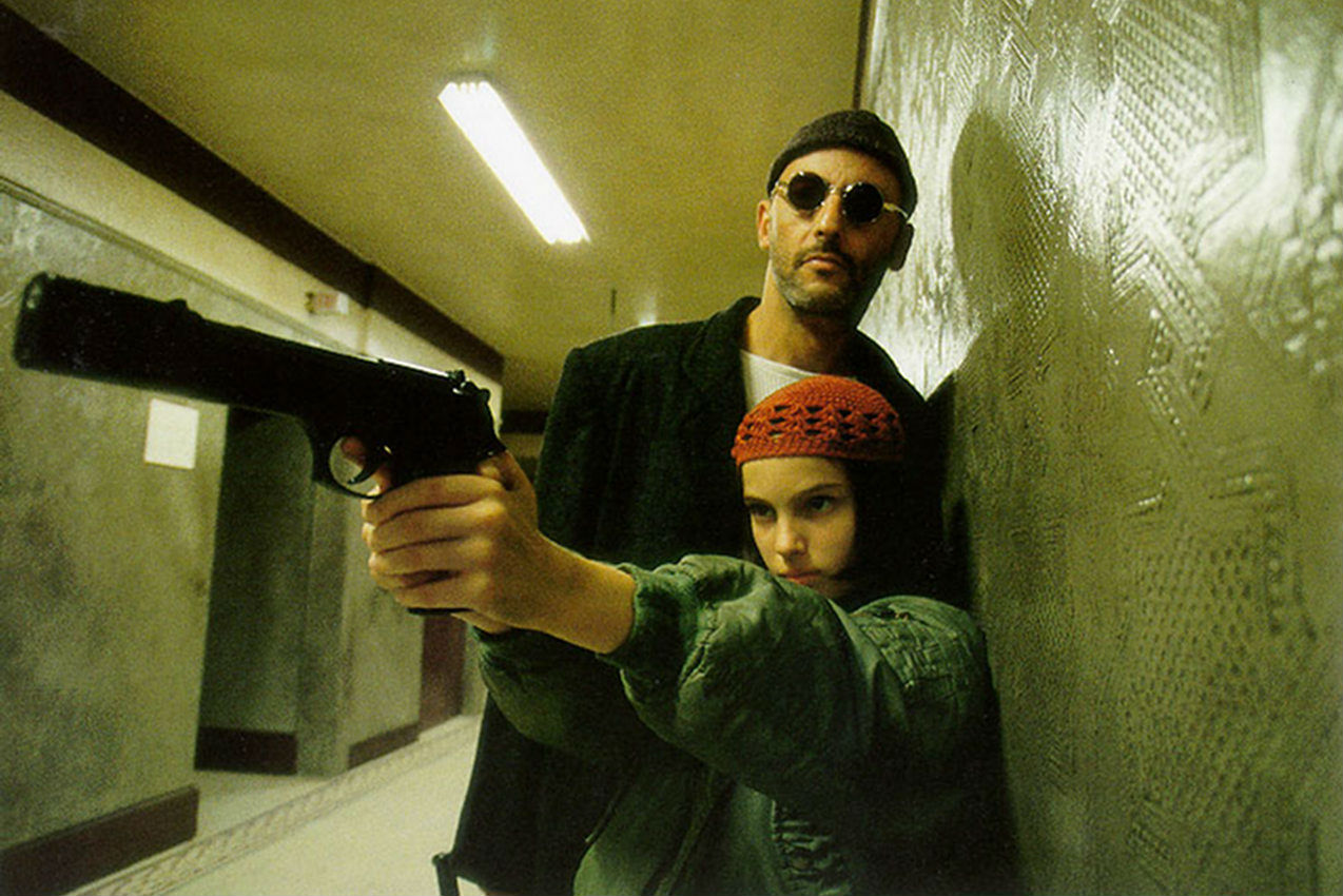 Jean Reno teaches a girl to shoot a gun in Leon The Professional.