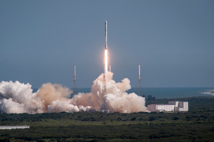 spacex to attempt land based rocket landing this month crs6 launch 39a