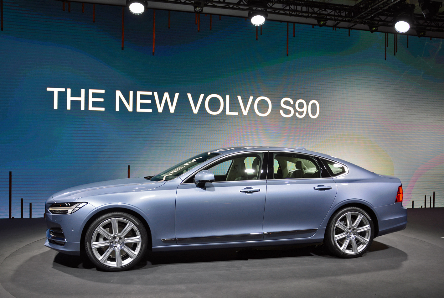 2017 volvo s90 sedan revealed pics specs digital trends ronan glon 18
