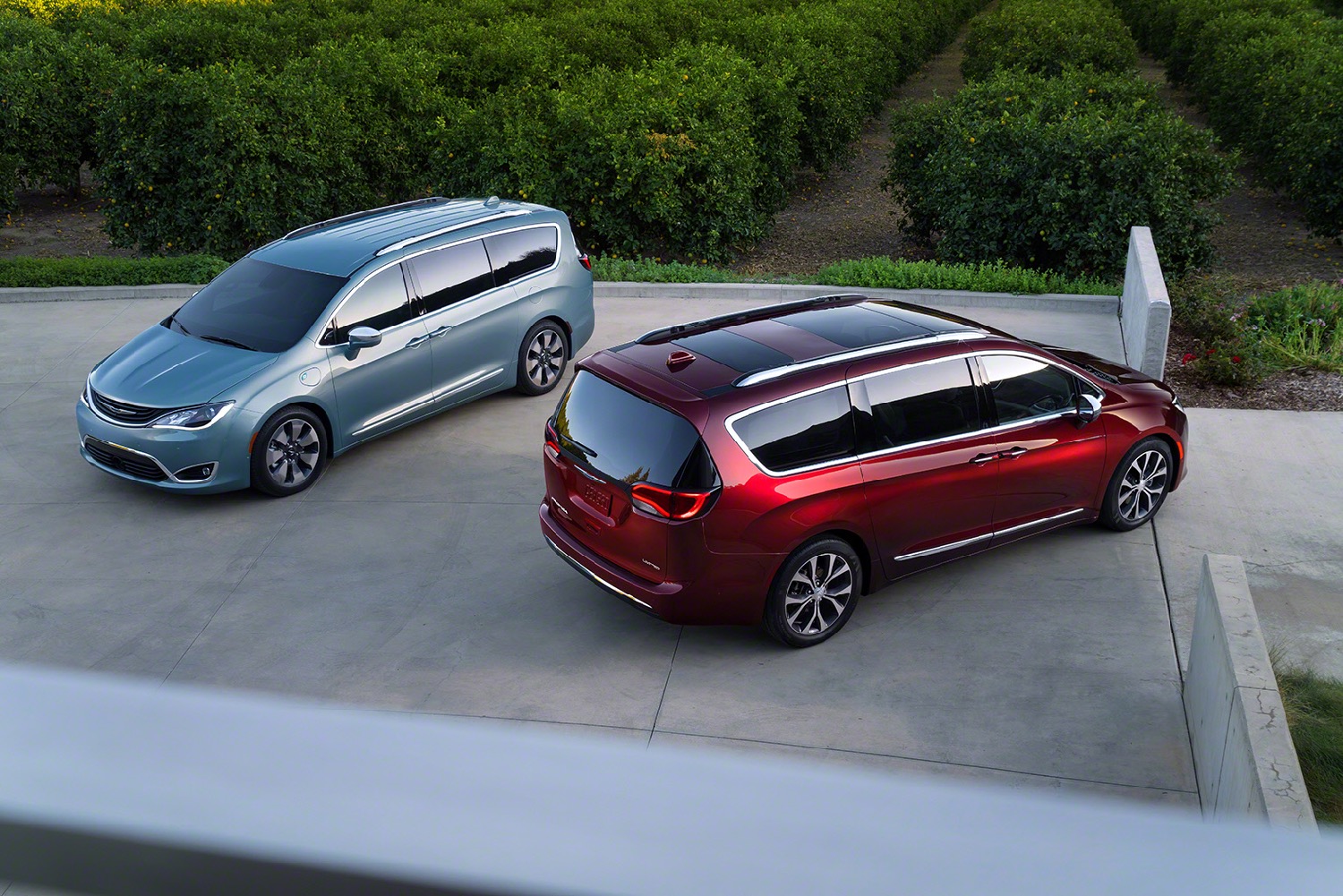2017 Chrysler Pacifica and Pacifica Hybrid