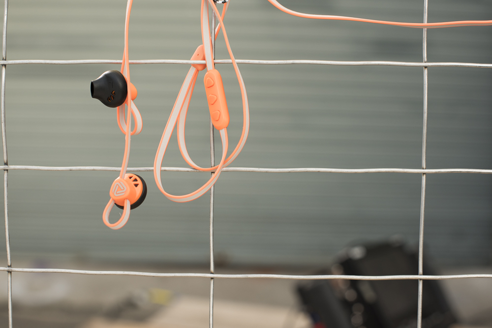 coloud hoop custom fit sport headphones 001