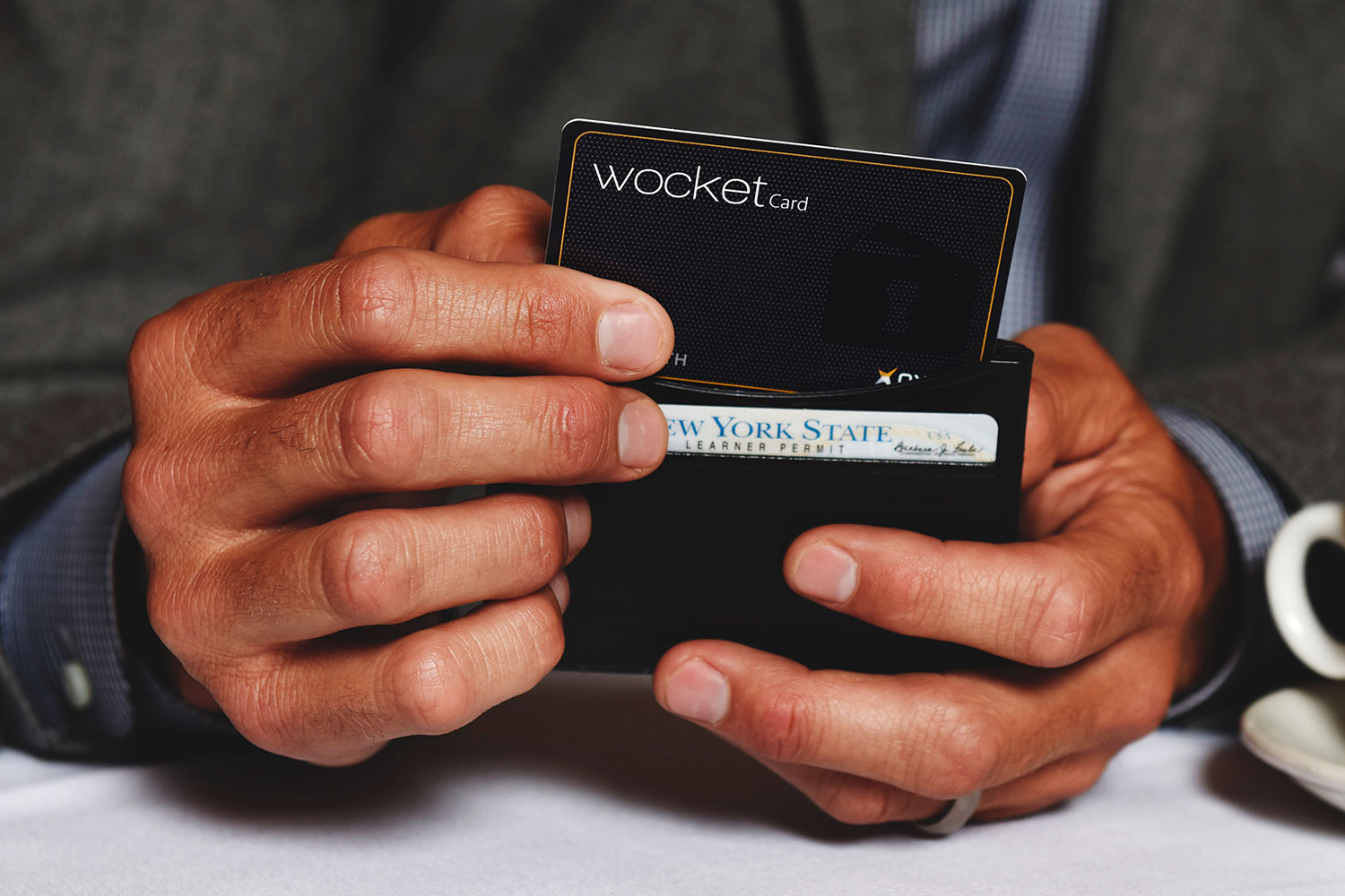 nxt ids wocket replaces your wallet with a card id dsc1448