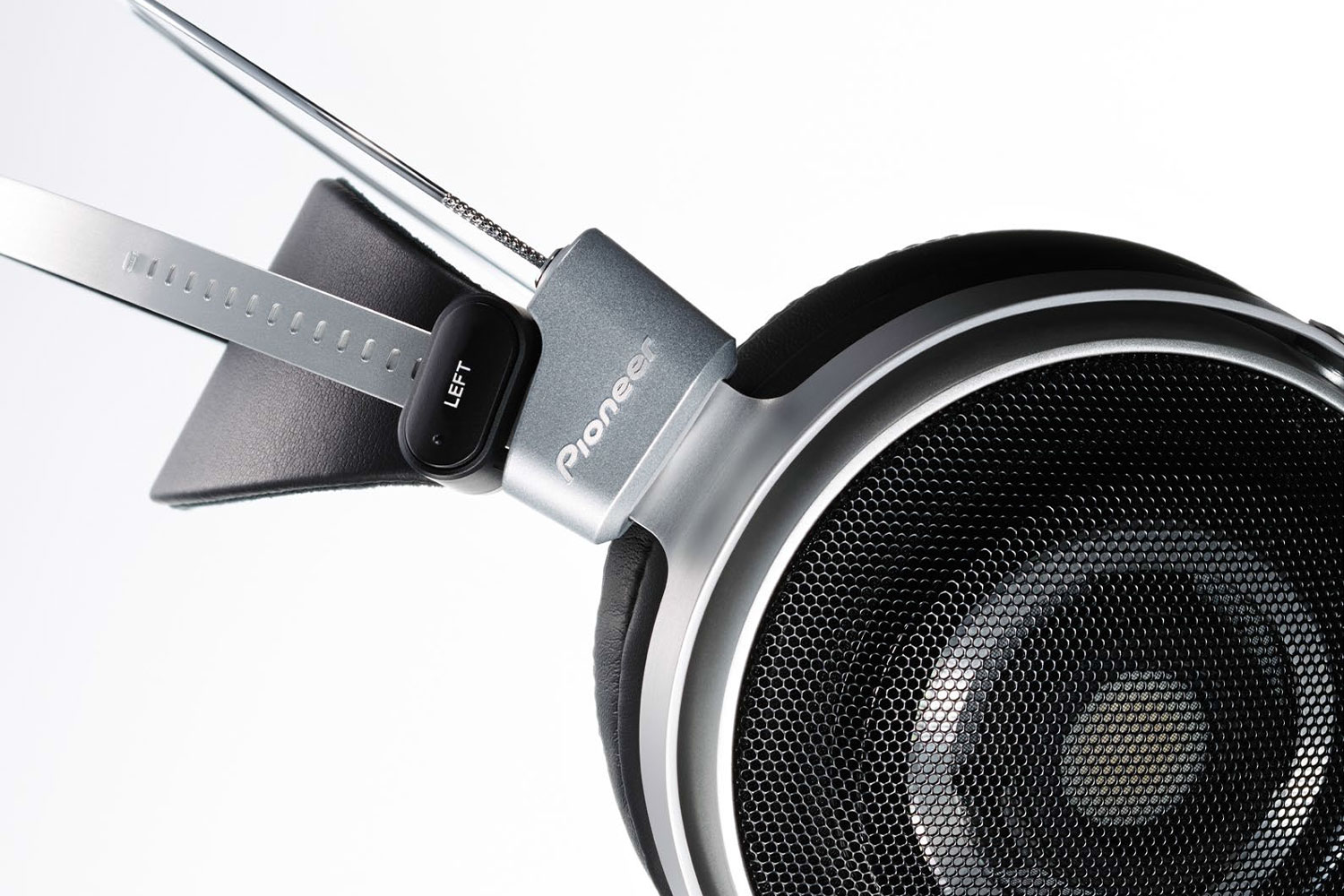 pioneer new home audio offerings ces 2016 se master1 headphones 001