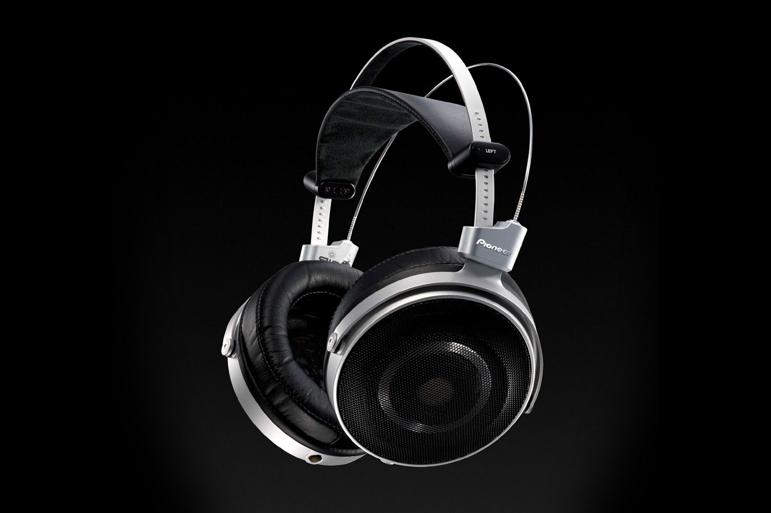 pioneer new home audio offerings ces 2016 se master1 headphones 002