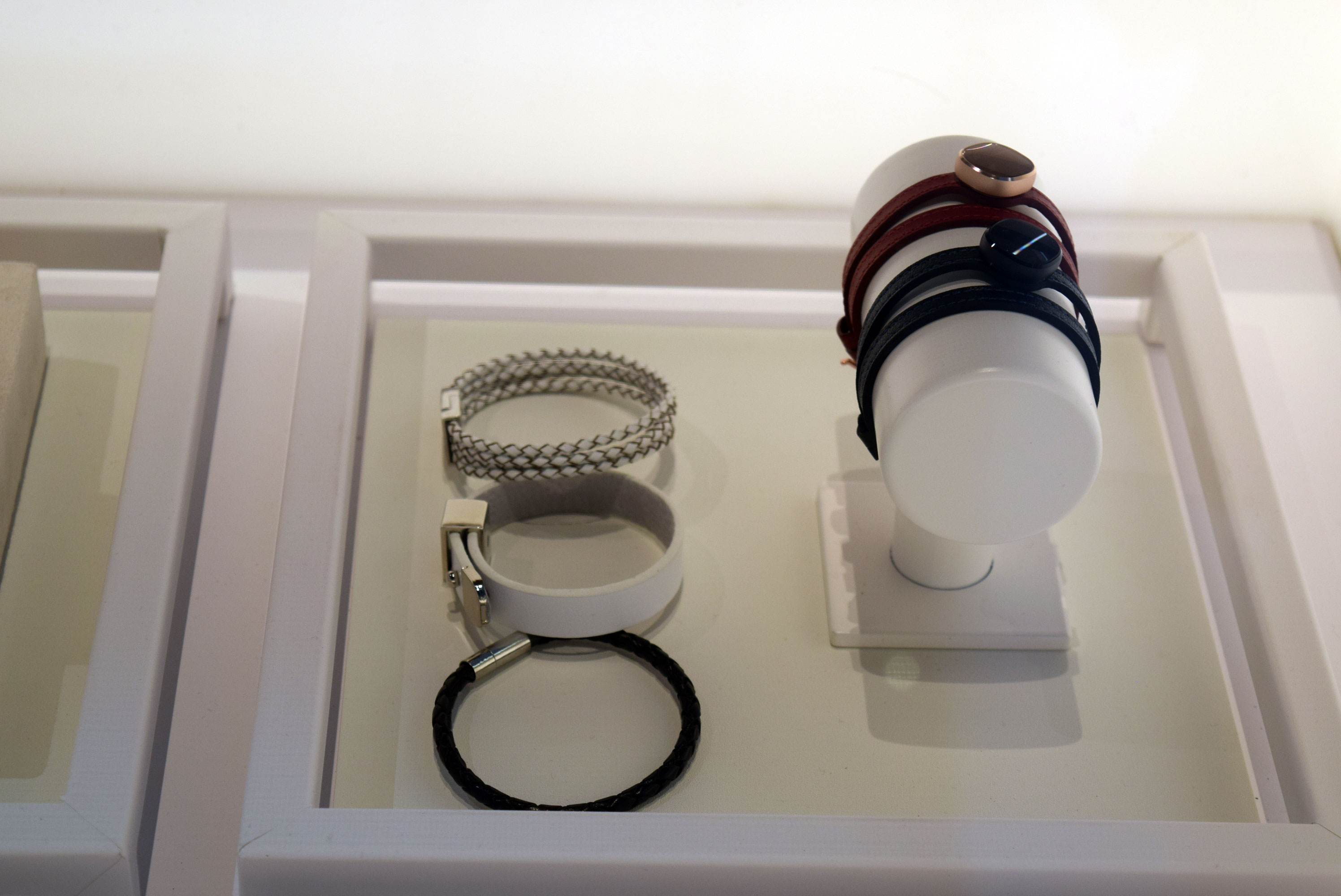 samsung fitness wearable jewelry concept prototype 0011