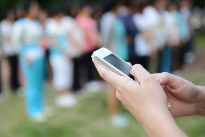 text message saves lives smartphone crowd