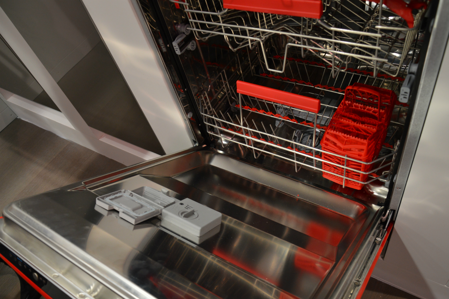 smeg introduces a retro dishwasher and bigger fridge 6