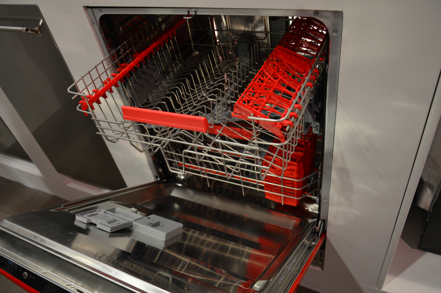 smeg introduces a retro dishwasher and bigger fridge 7