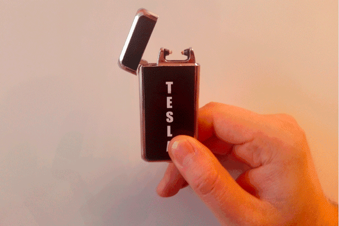 Tesla Coil Lighter Review - This is One Cool Lighter - Rechargeable and  Windproof! 