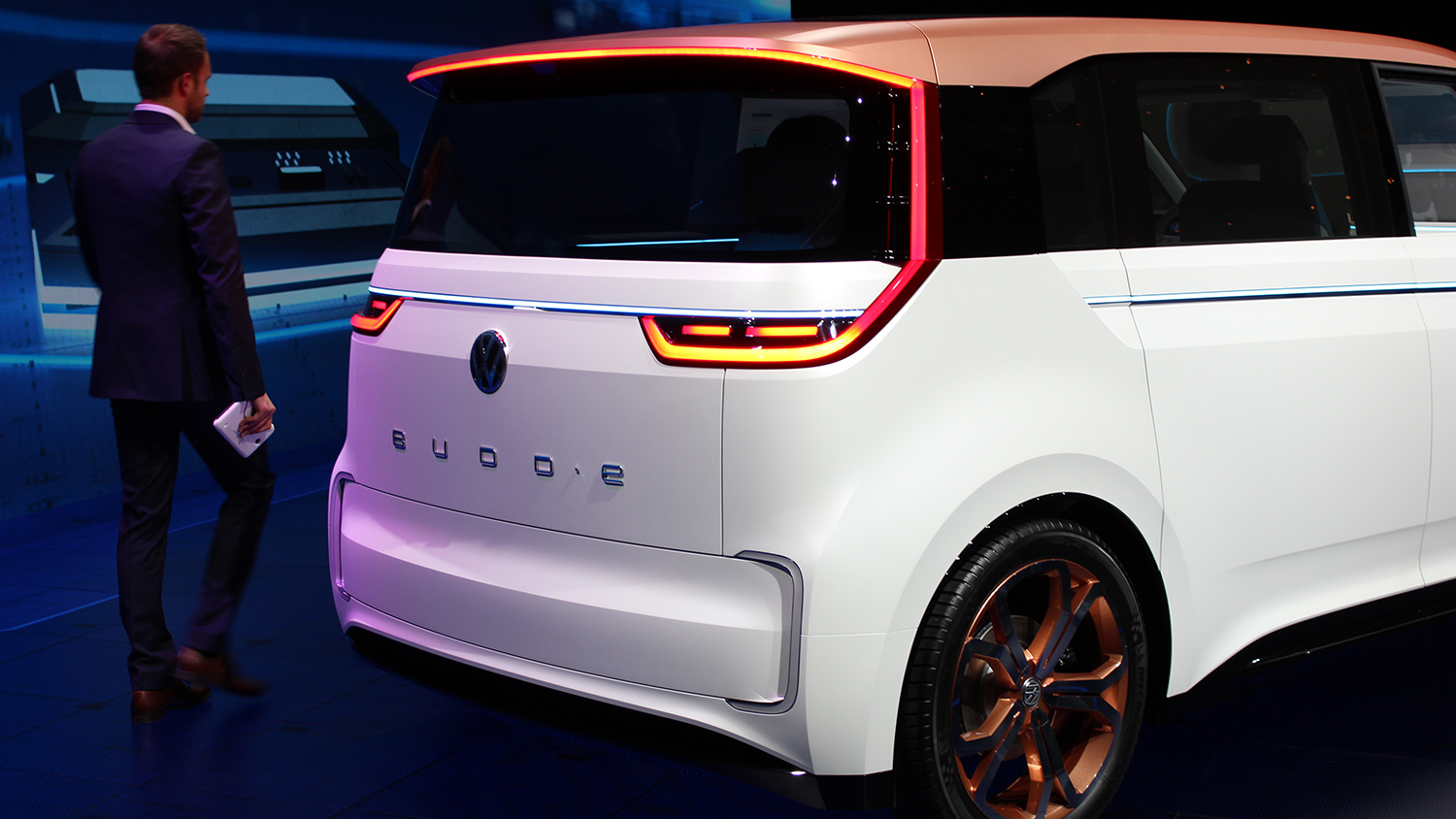 VW Budd-e concept reveal photos