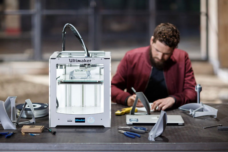 ultimaker unveils two new 3d printers at ces 2016 2 plus makerbot fabricator 3