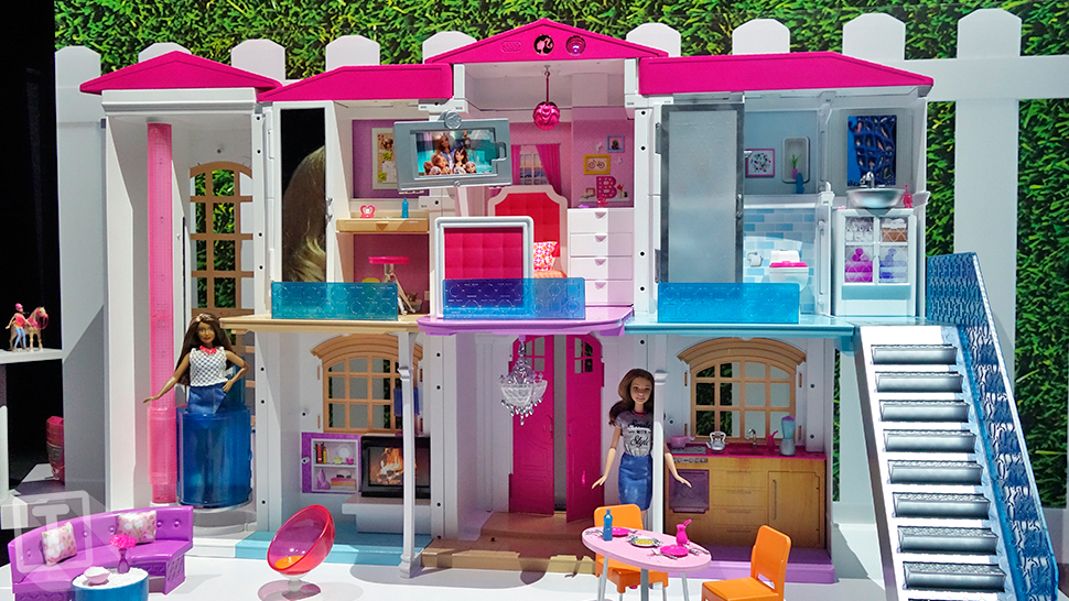 Hello Barbie Dream House با وای فای متصل شده با صدای فعال خانه هوشمند