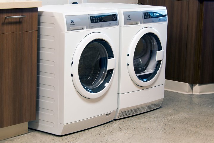 washer and dryer sharing electrolux suggests an uber for laundry service eled200qsw side 2