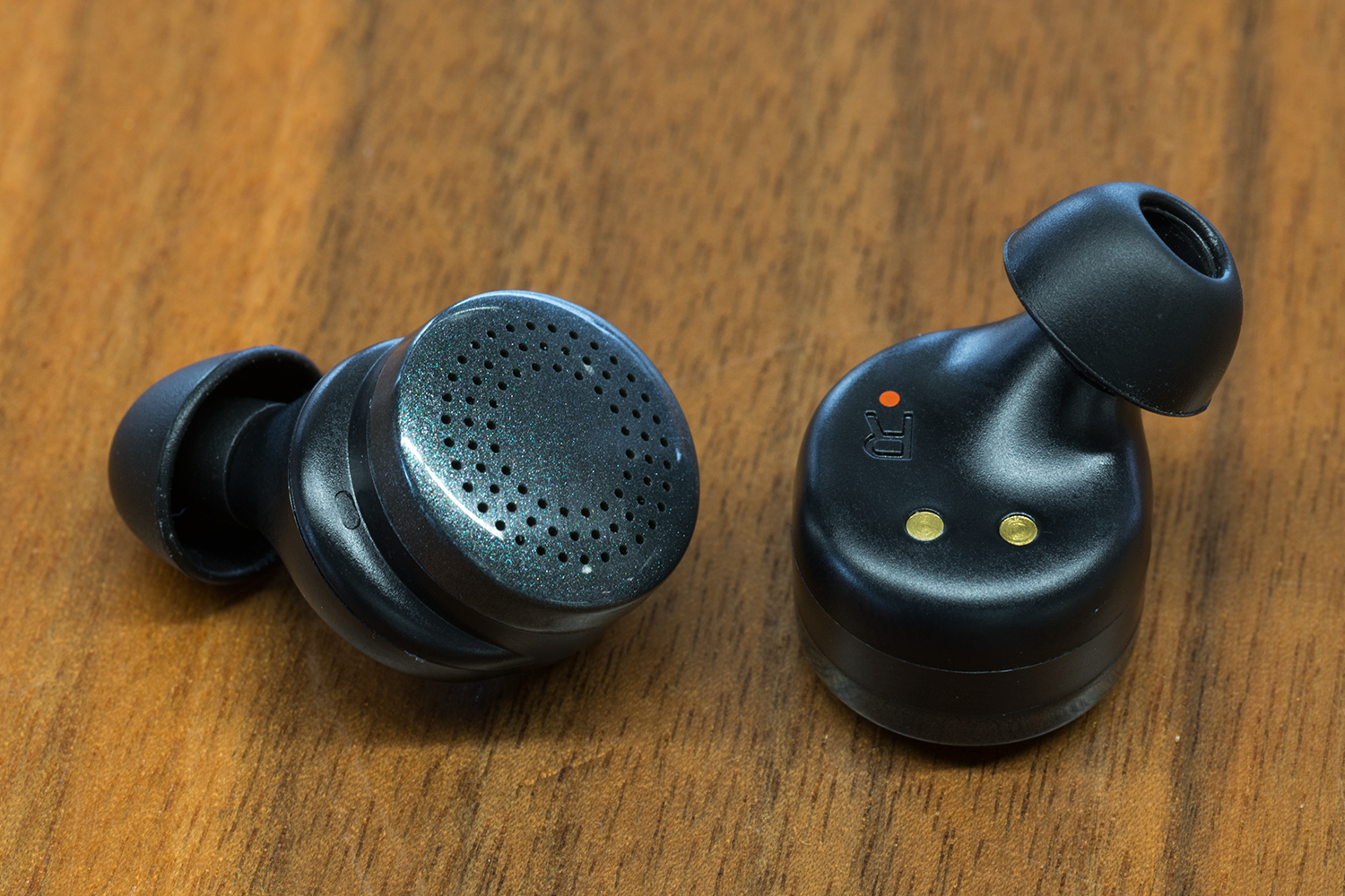 here active listening system hands on earbuds maincu v2