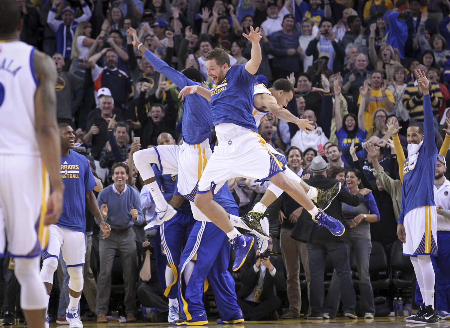 nba photographer jack arent holiday  lee and curry reacts during a timeout