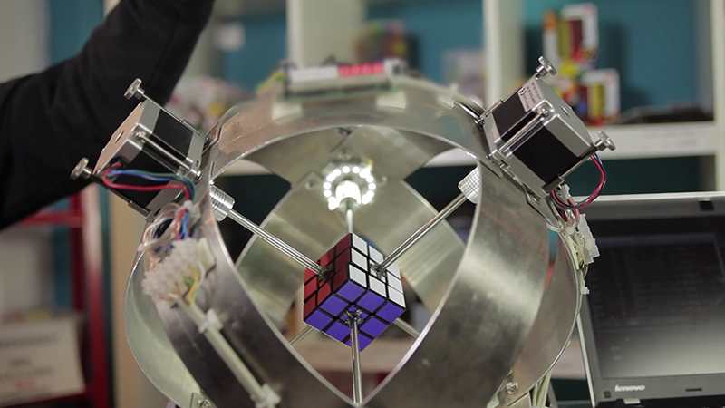 Rubik's Cube Robot