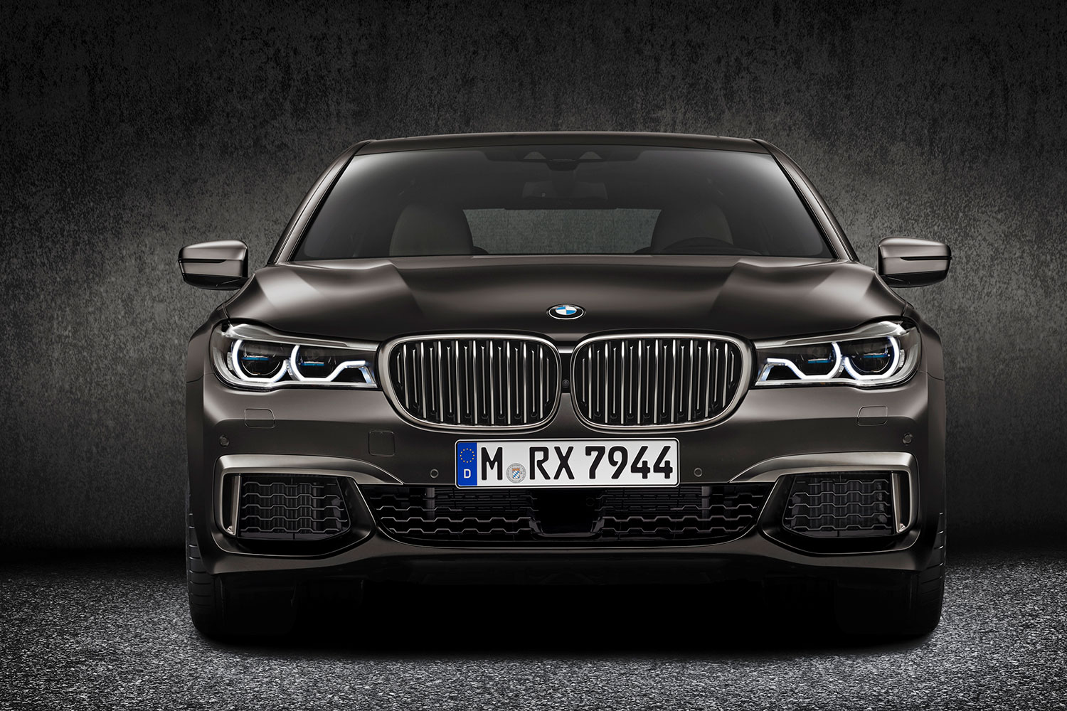 bmw is returning to its m car roots and ushering iperformance into the spotlight 2017 m760li xdrive 0013
