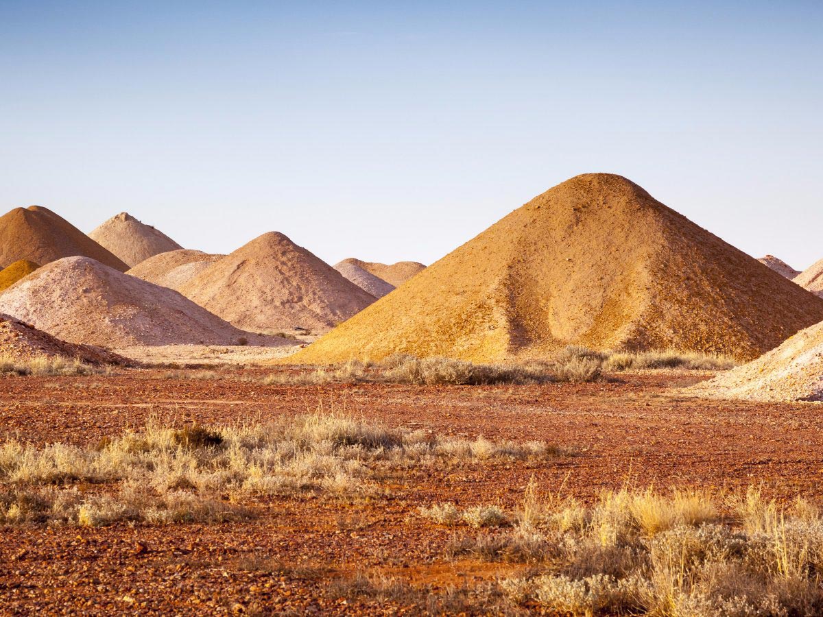 coober pedys residents live in underground dugouts anna creek painted hills 002