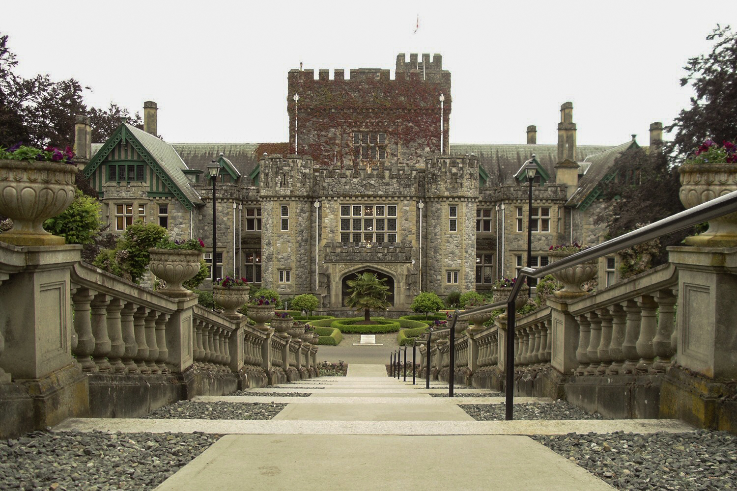 10 famous movie locations you can actually visit hatley castle