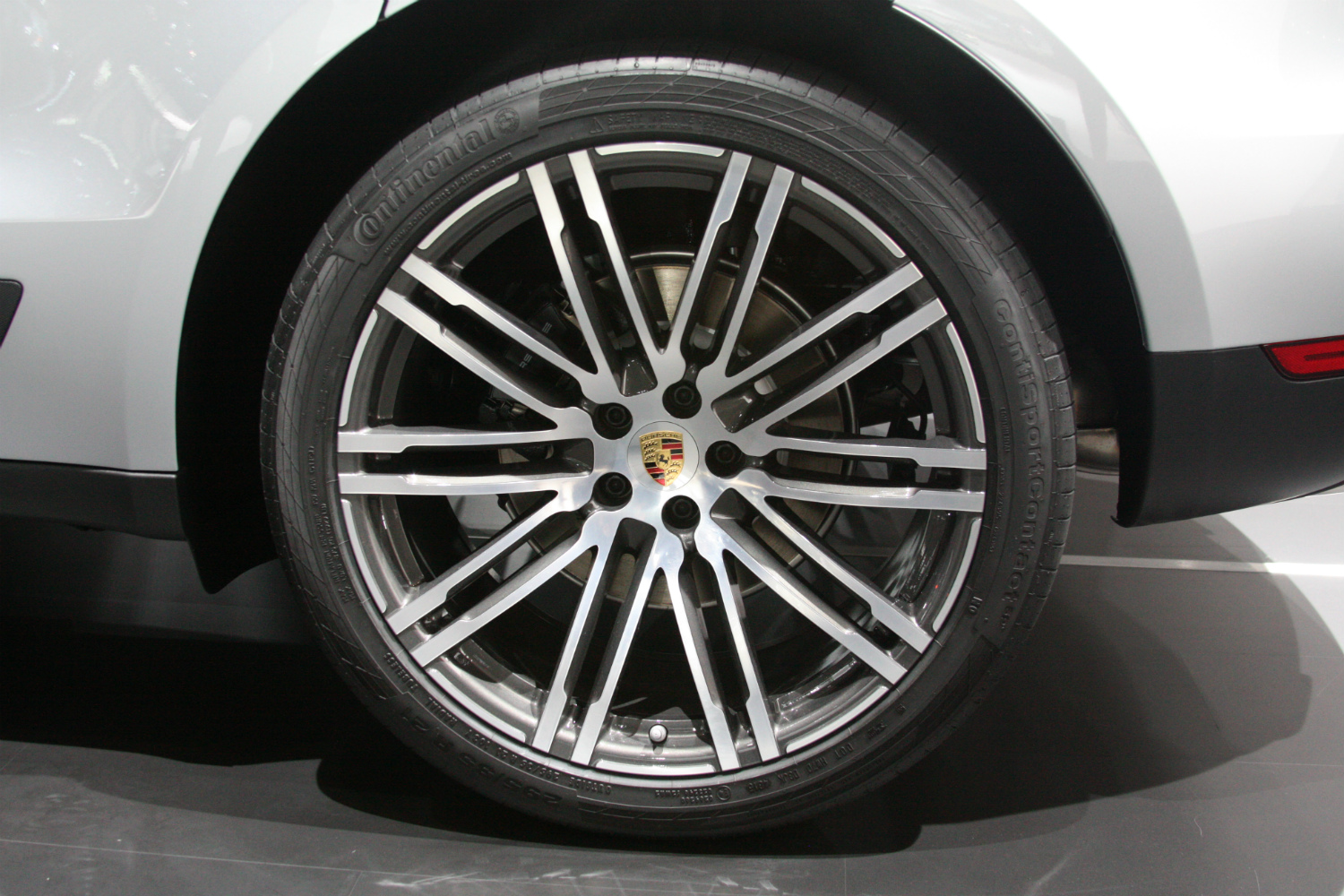 2017 Porsche Macan wheel
