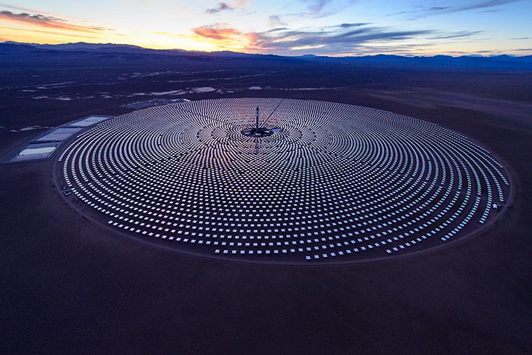 peek inside nevada solar plant 247 power molten salt the utilizes dry cooling technology in a hybrid design to minimize water
