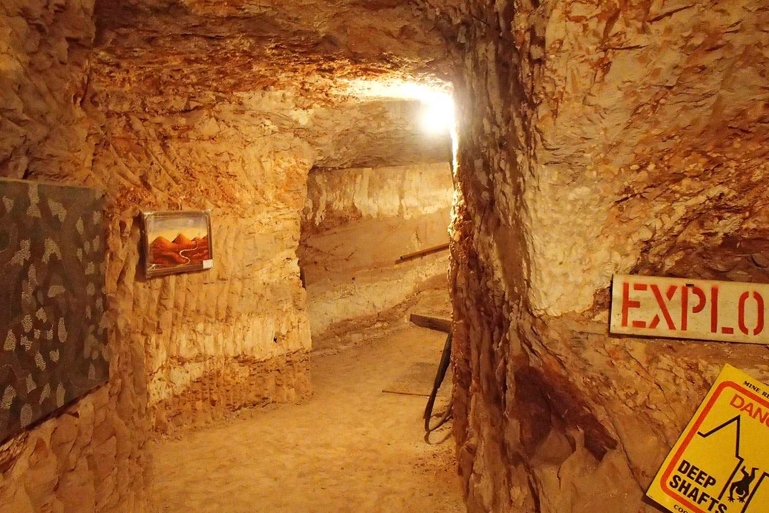 coober pedys residents live in underground dugouts umoona opal mine and museum 002