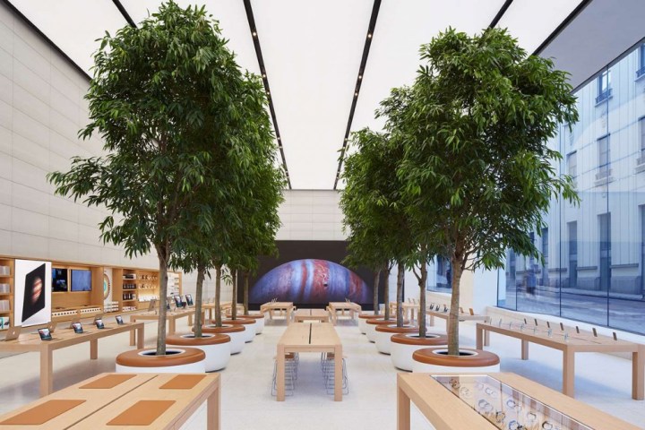apple brings summer camp indoors for tech minded youngsters applestoredisplay2