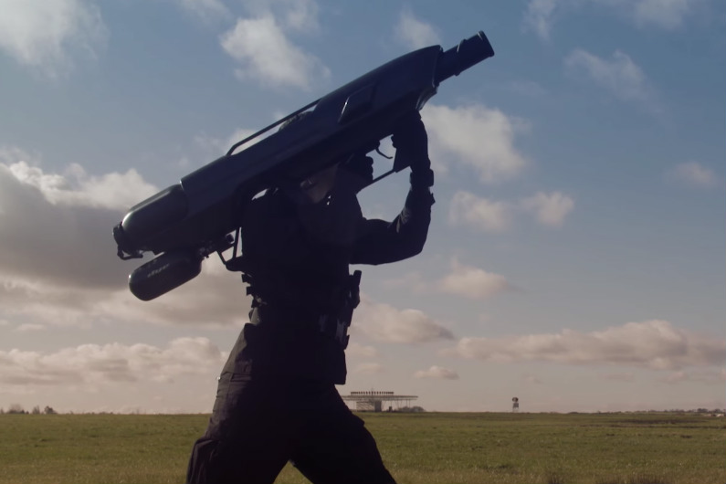 This net-firing bazooka can down a rogue drone at 100 meters