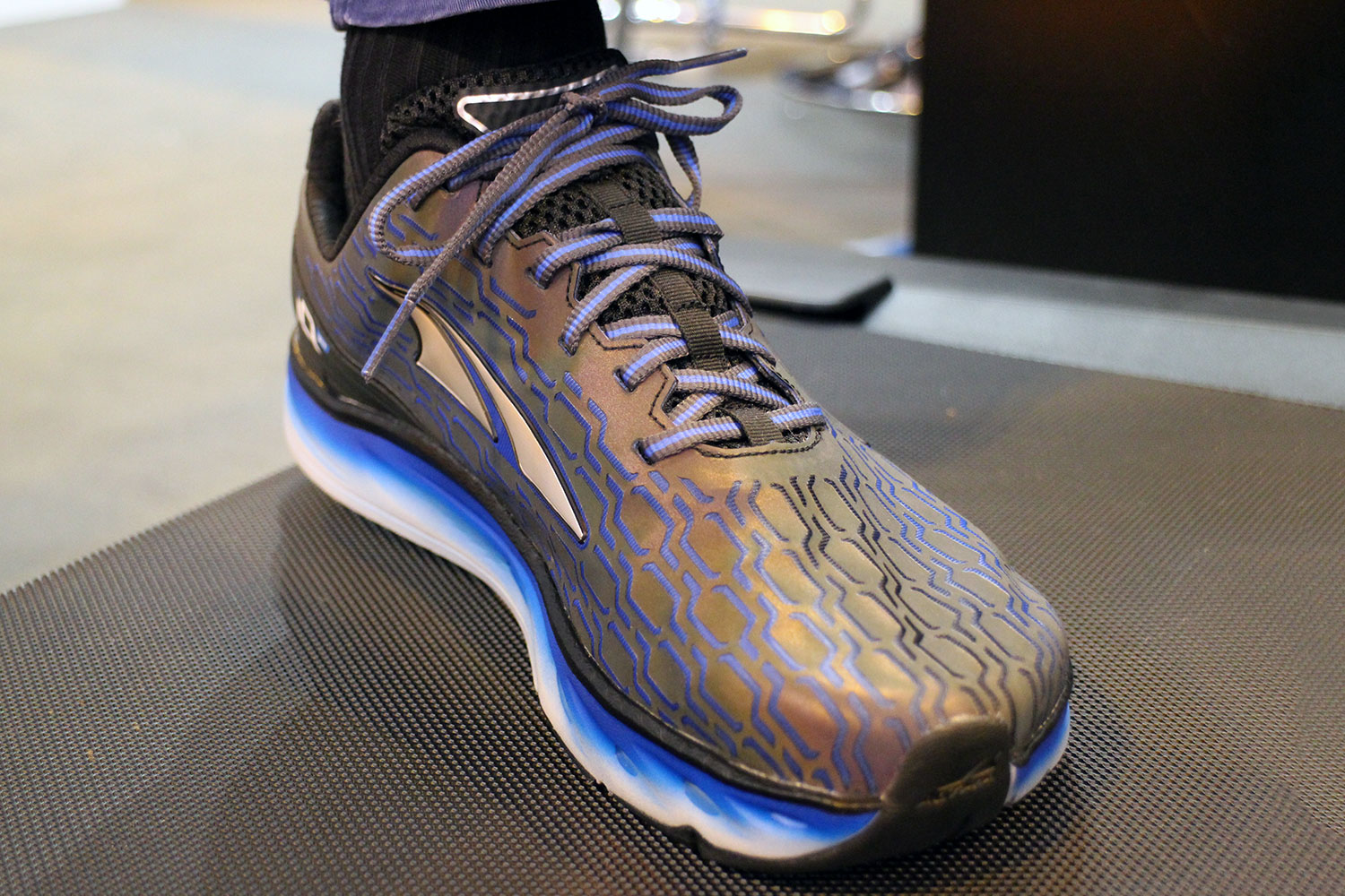 Real-time gait analysis with accelerometer-based smart shoes | Semantic  Scholar