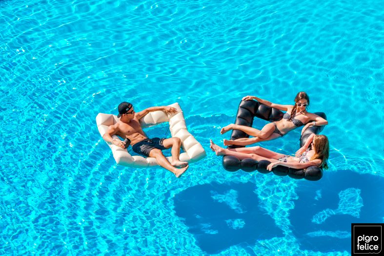 Pigro Felice inflatable furniture – hammocks in pool