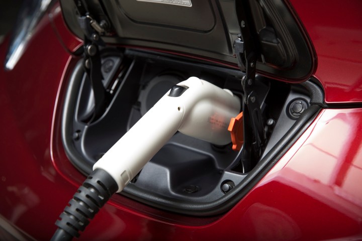 2016 Nissan Leaf charging port