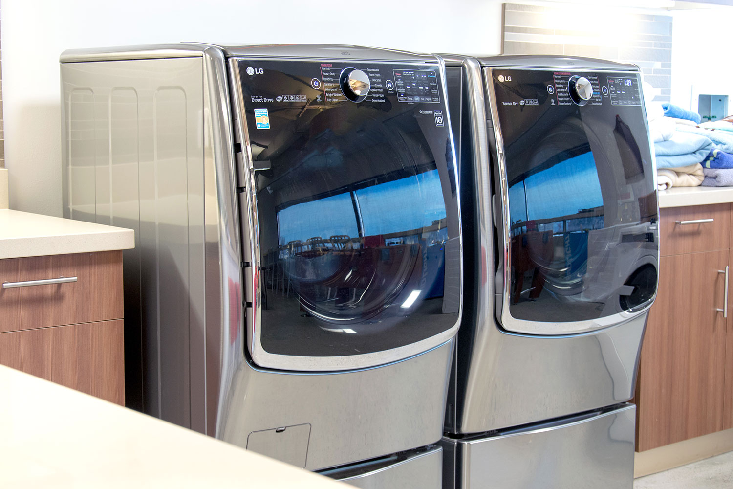 LG WASHING MACHINES WITH ARTIFICIAL INTELLIGENCE AND DIRECT DRIVE