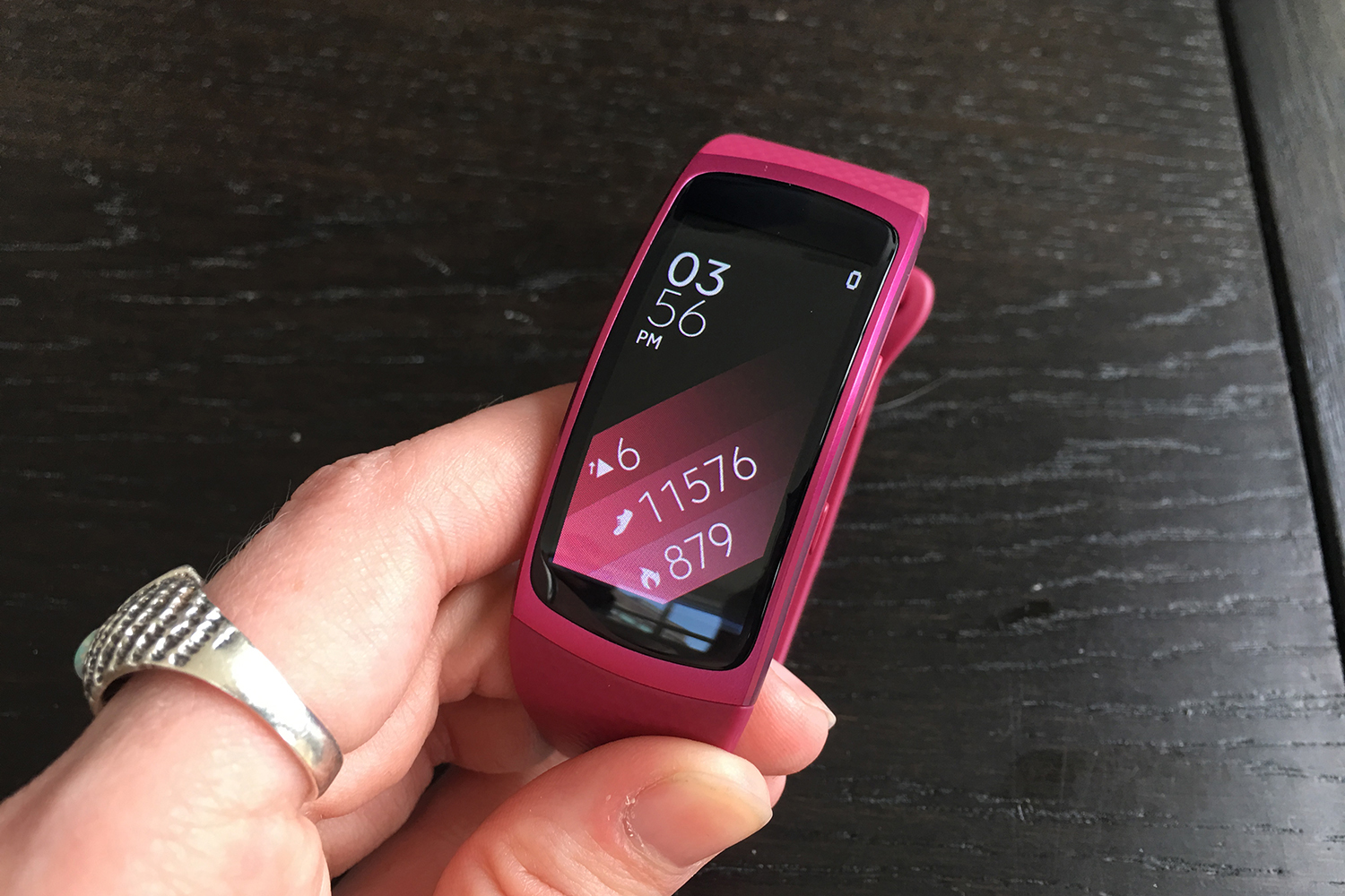 account motor donker Samsung Gear Fit 2 Hands-On Impressions | Digital Trends