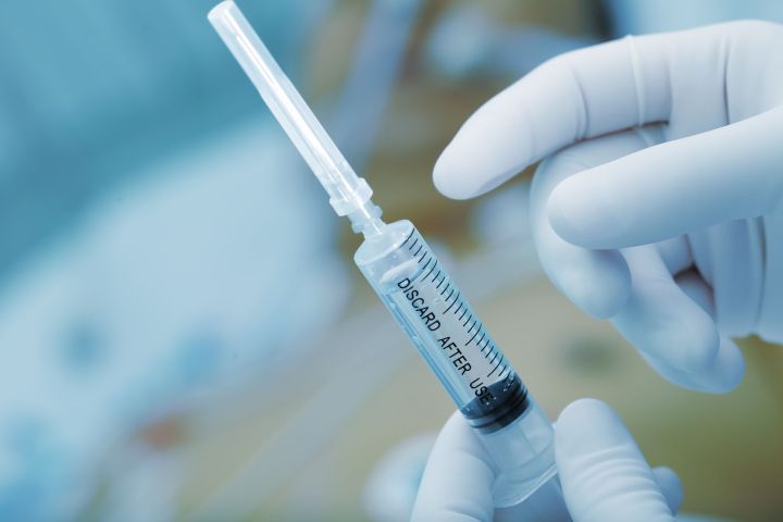 programmable rna vaccines syringe vaccine needle