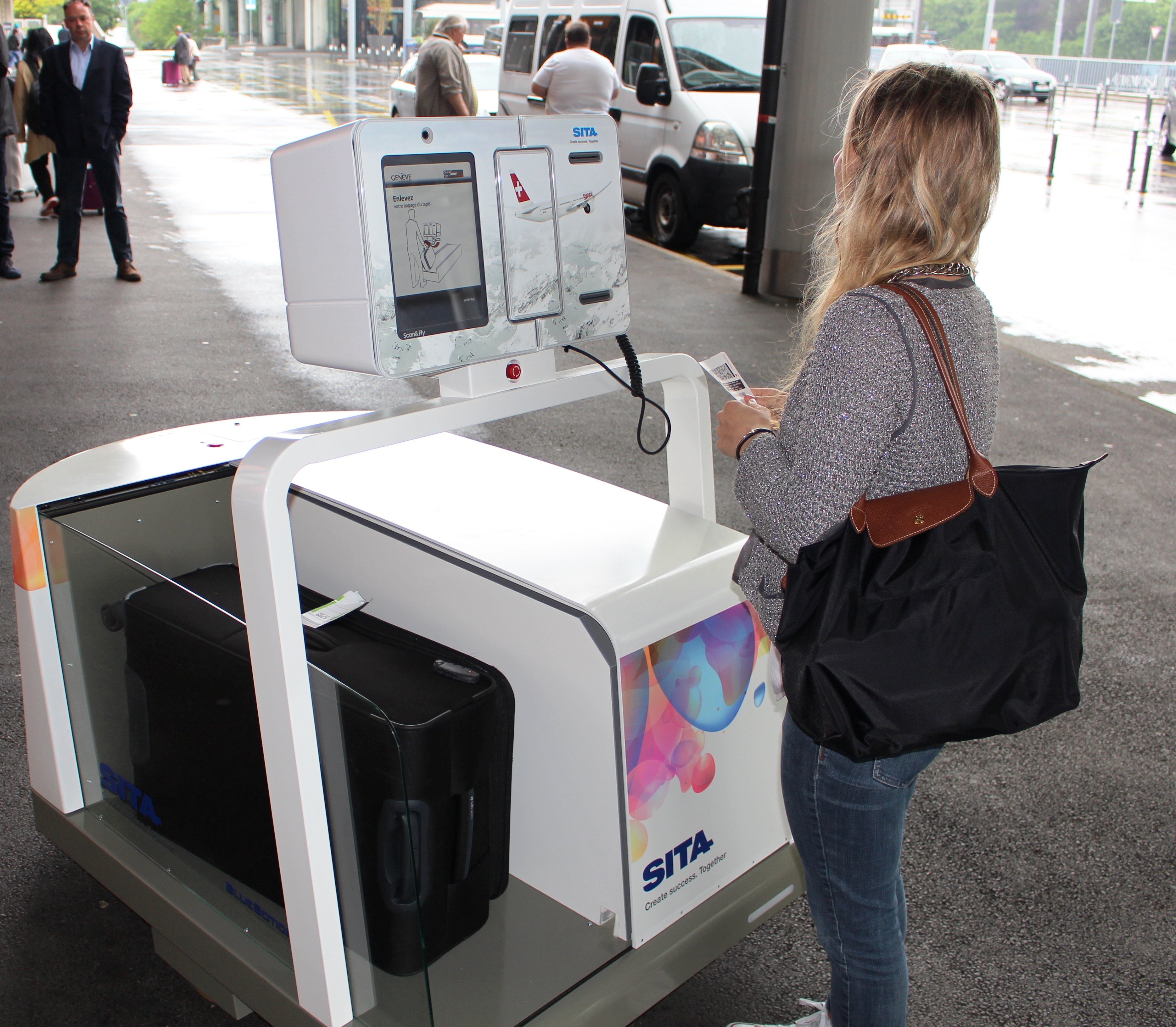 leo geneva airport robot baggage 2