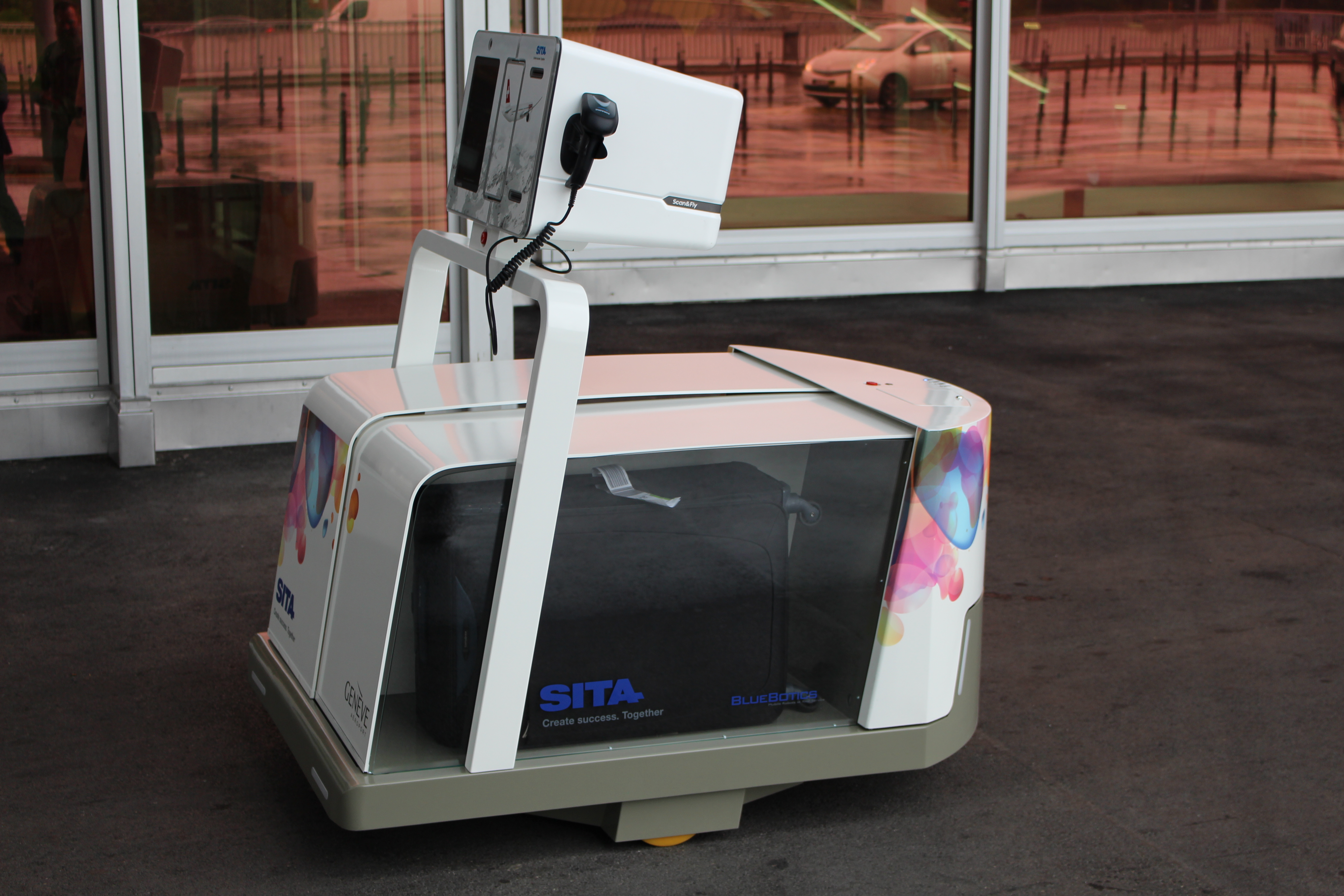 leo geneva airport robot baggage 3