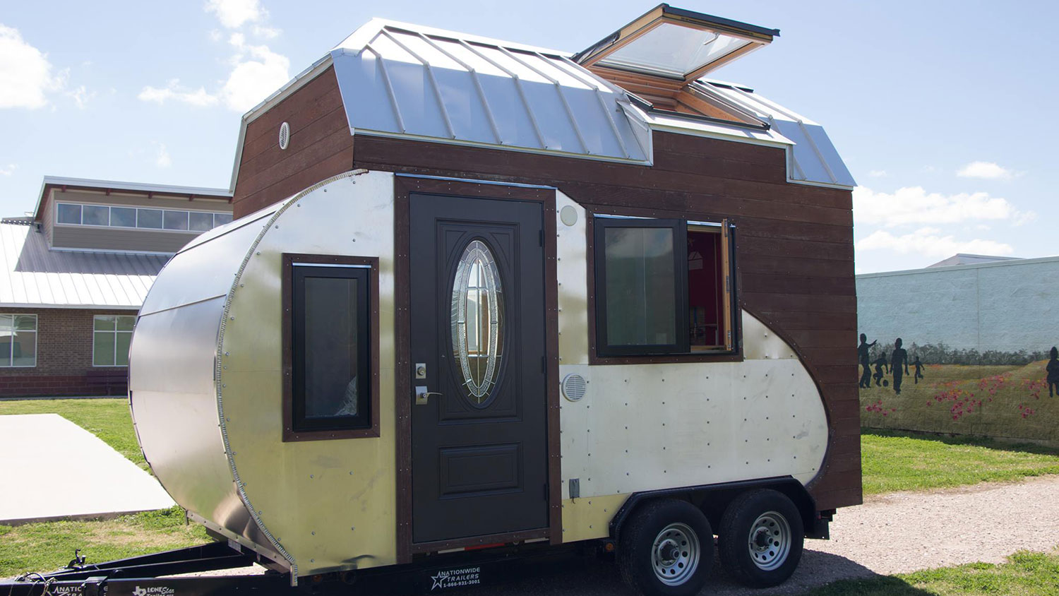 tiny drop home on wheels tend building