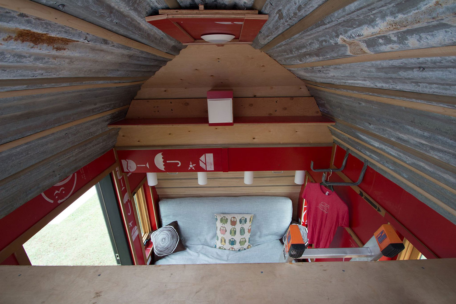 tiny drop home on wheels tend building 0015
