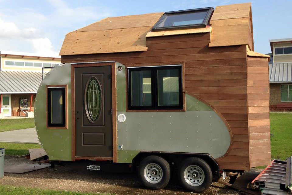 tiny drop home on wheels tend building 002