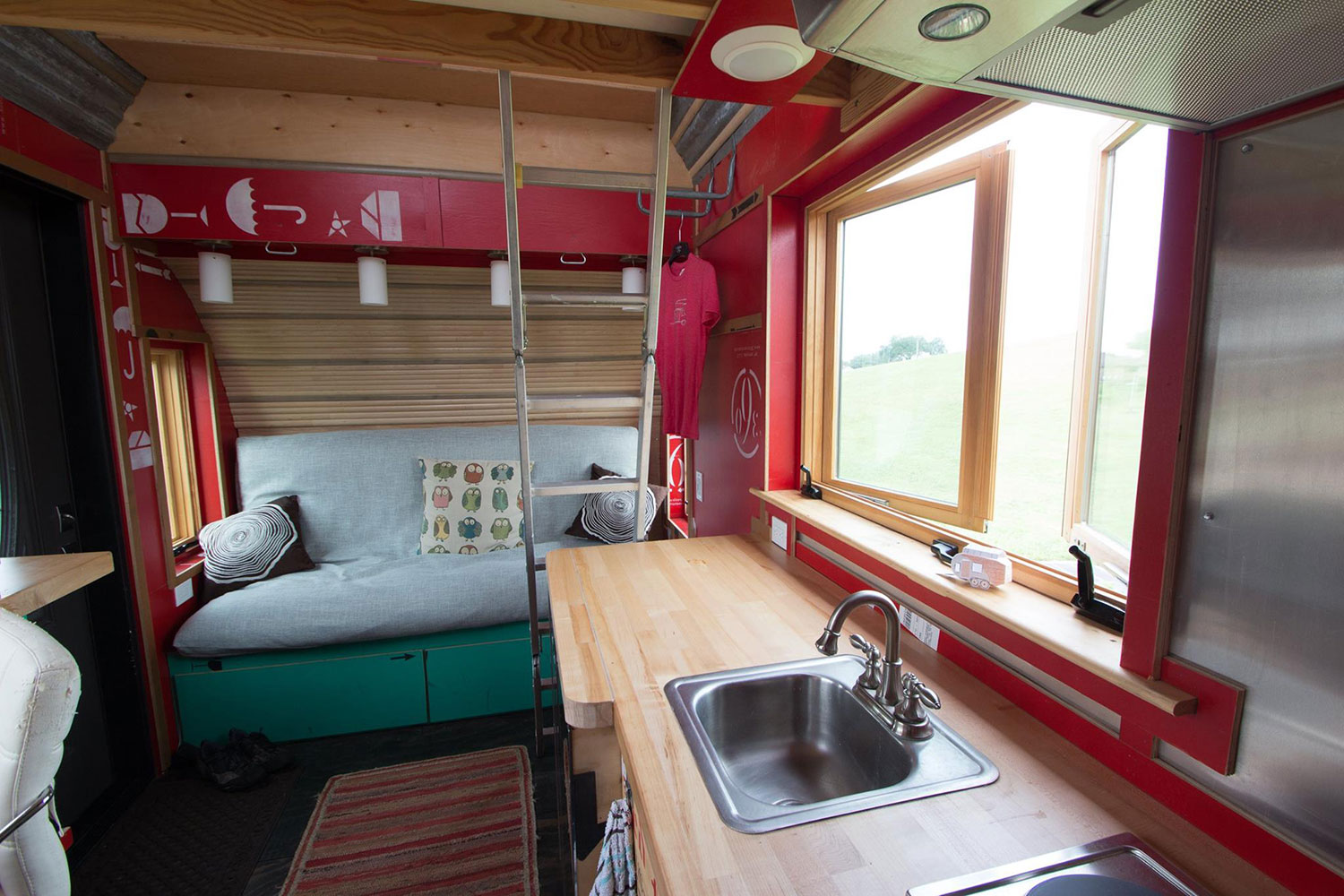 tiny drop home on wheels tend building 007