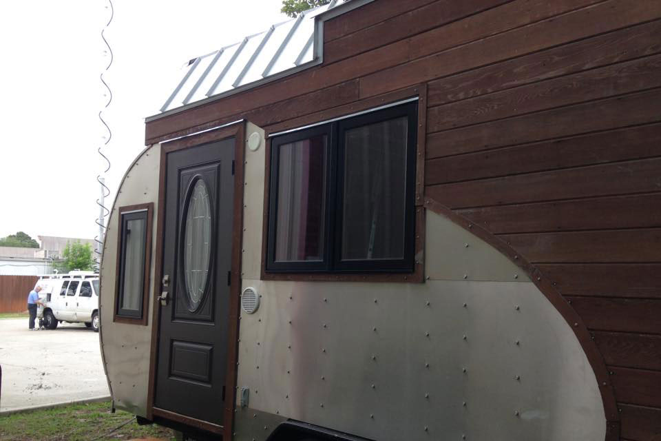 tiny drop home on wheels tend building 008