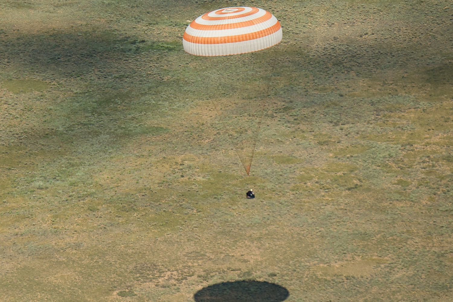 iss astronaut trio return to earth soyuz landing 3
