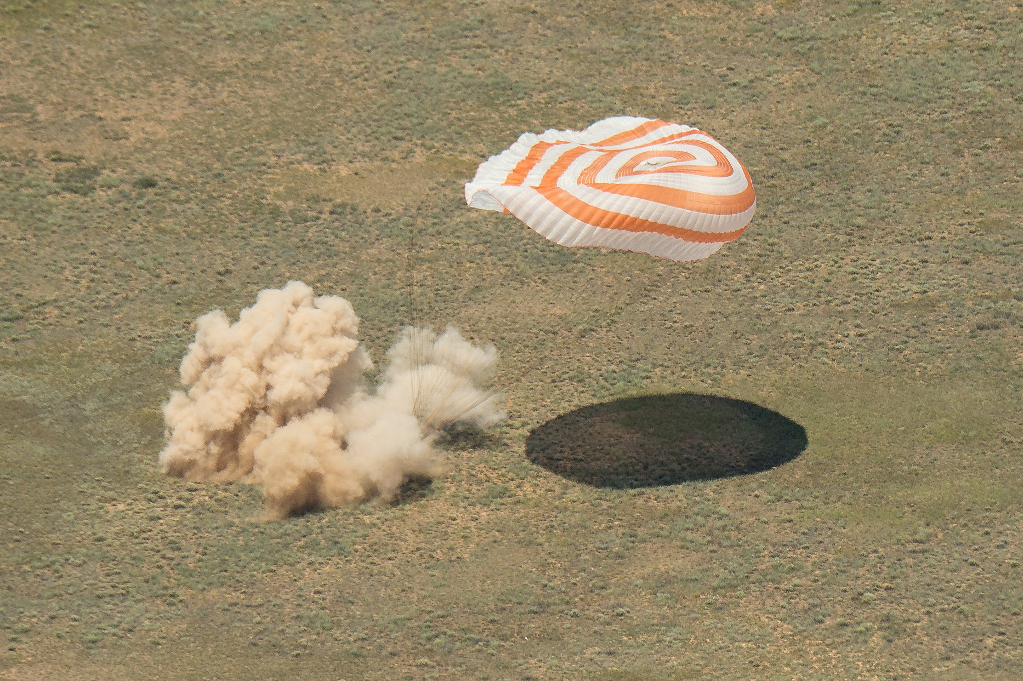 iss astronaut trio return to earth soyuz landing 4