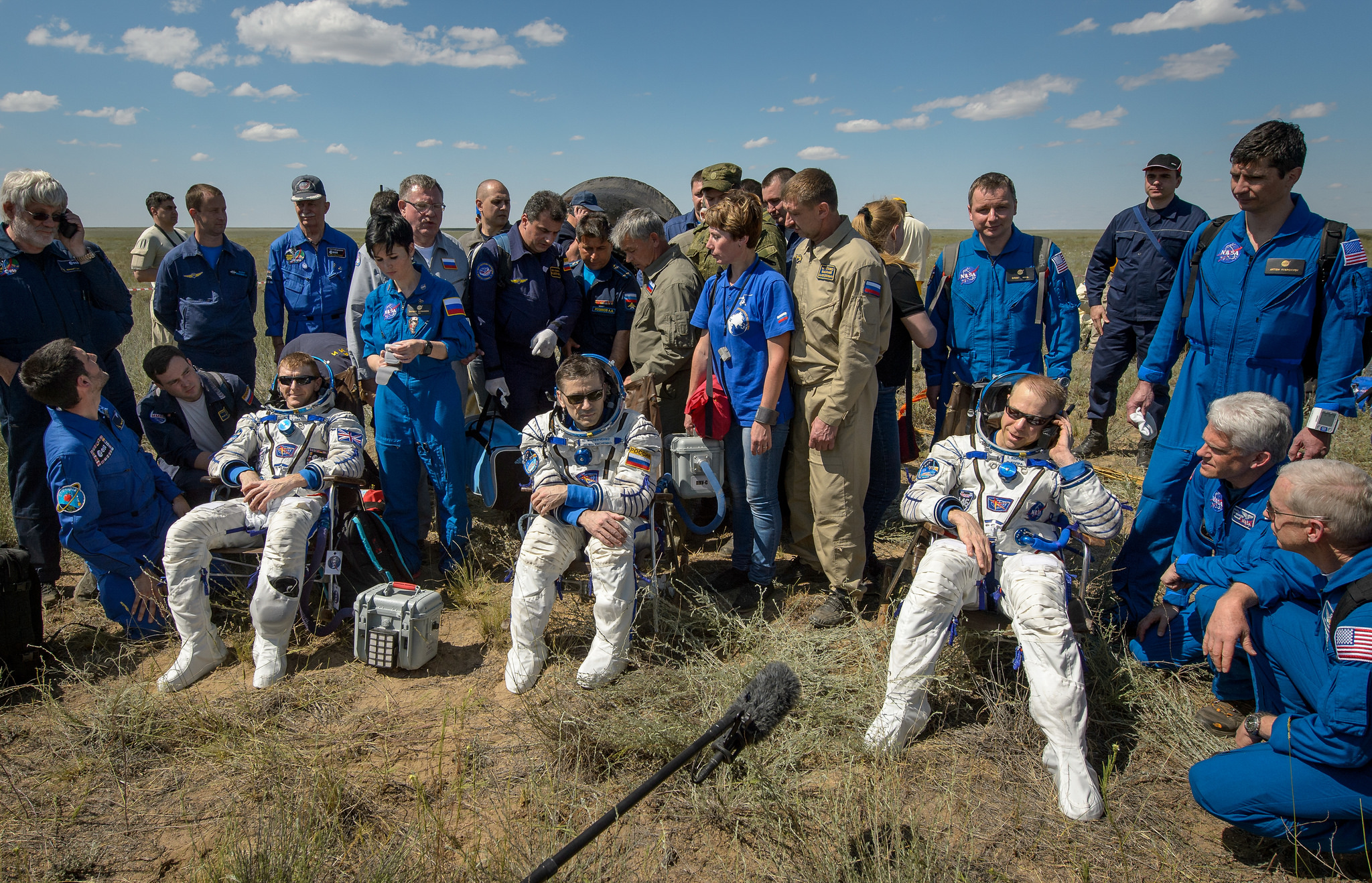 iss astronaut trio return to earth soyuz landing 6
